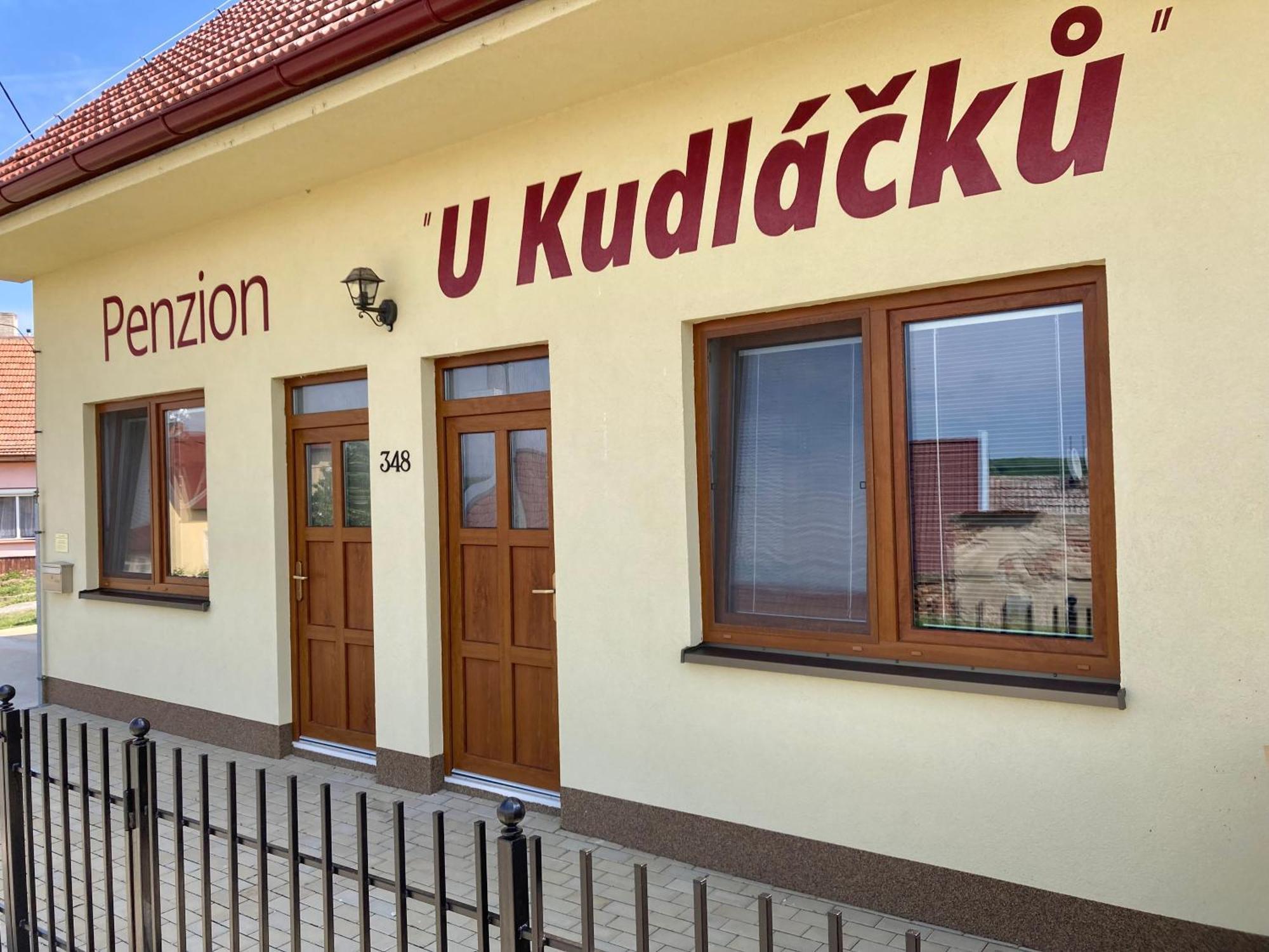 Samostatné apartmány - Penzion U Kudláčků Pouzdřany Esterno foto